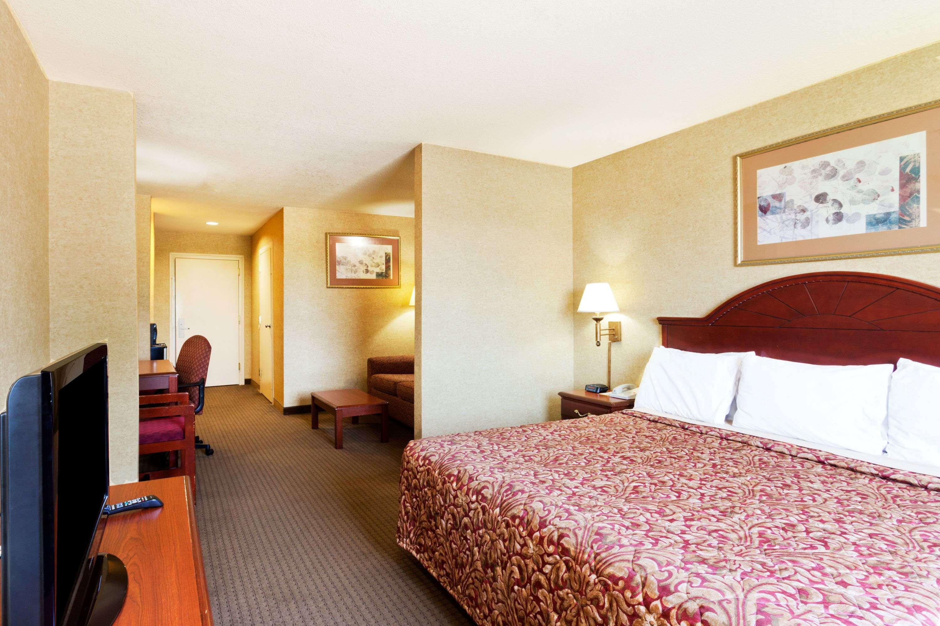 Days Inn & Suites By Wyndham Wynne Zewnętrze zdjęcie