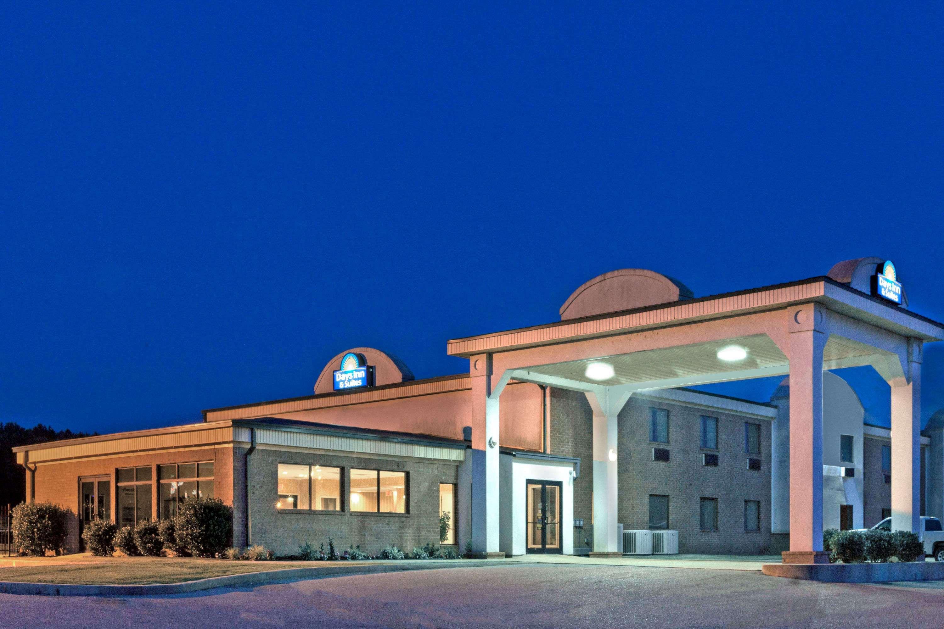Days Inn & Suites By Wyndham Wynne Zewnętrze zdjęcie