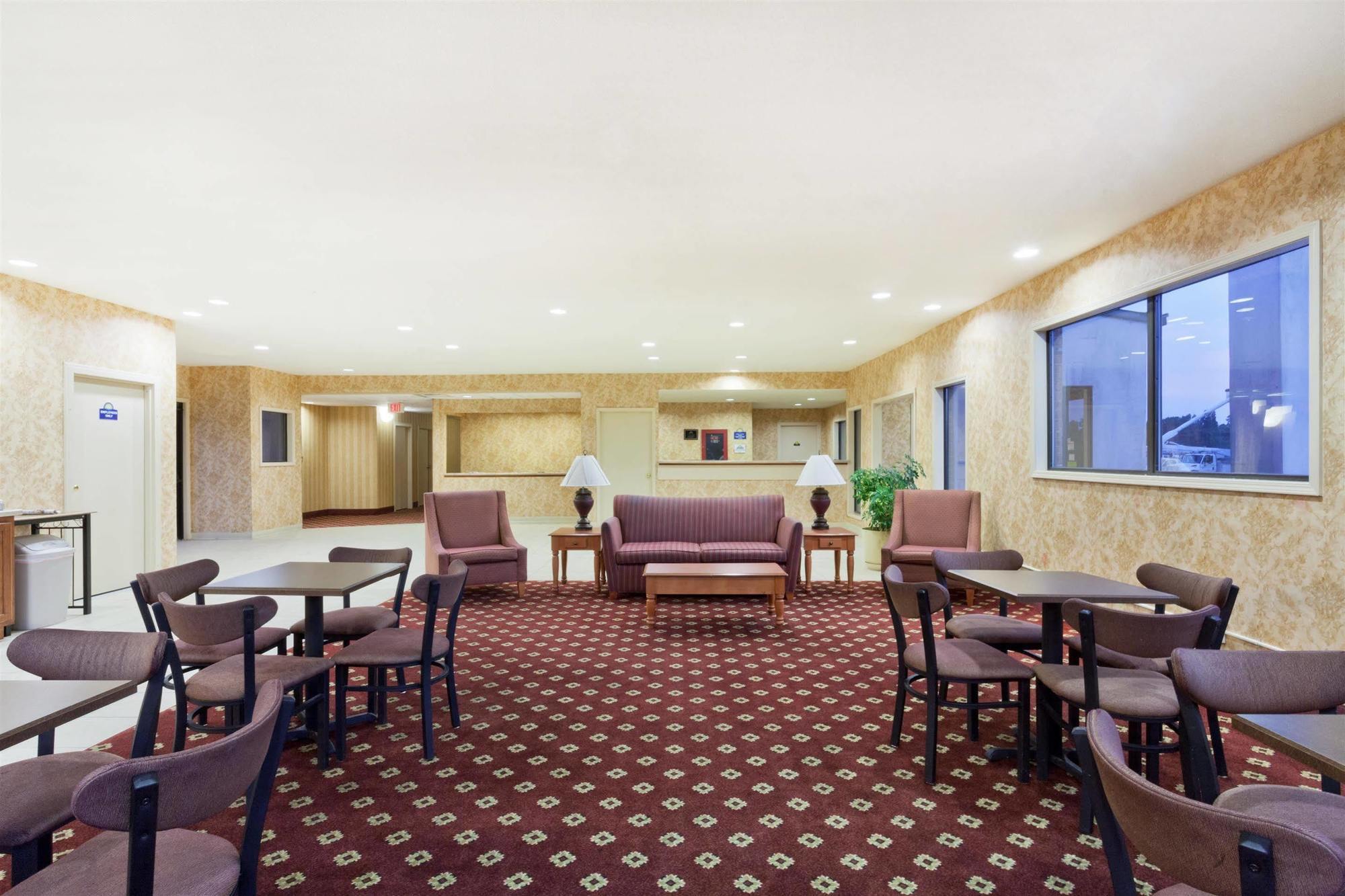 Days Inn & Suites By Wyndham Wynne Zewnętrze zdjęcie